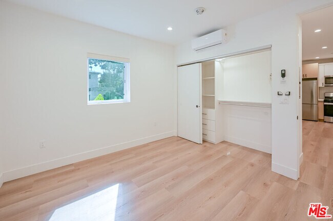 Building Photo - 11241 Morrison St