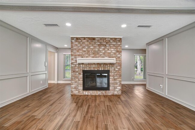 Building Photo - 17414 Spicewood Springs Ln