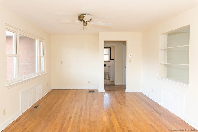 Building Photo - 68 Parsonage St