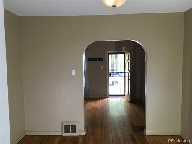 Building Photo - 1021 Cook St