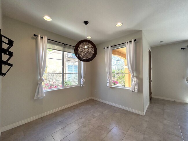 Building Photo - AVAILABLE NOW!! GORGEOUS 2 Bed 2.5 Bath Condo in La Quinta!