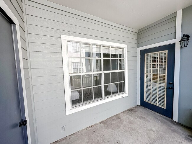 Building Photo - 6225 Saratoga Blvd