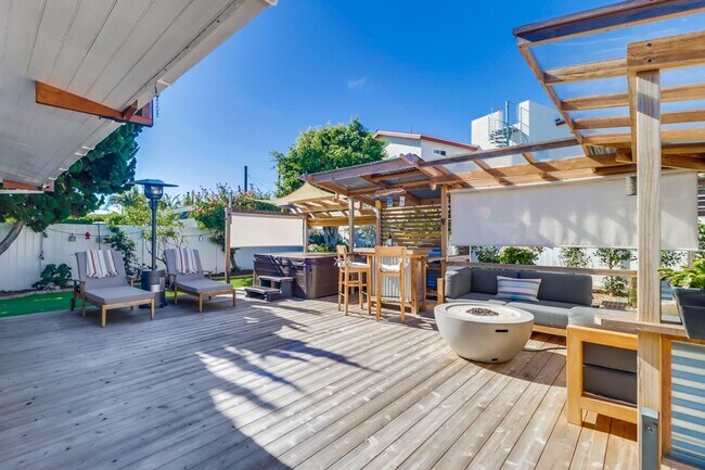 Building Photo - ***VACATION HOME AVAILABLE FROM MAY 15TH- OCTOBER 31ST*** MONTH TO MONTH
