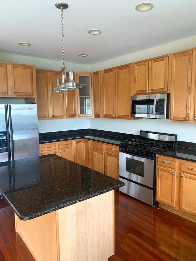 Building Photo - 5081 N Elston Ave
