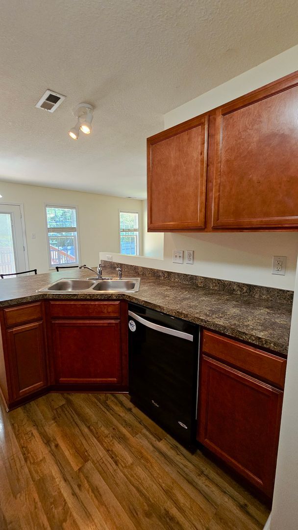 Building Photo - 3 BR 2 BA Liberty Hills