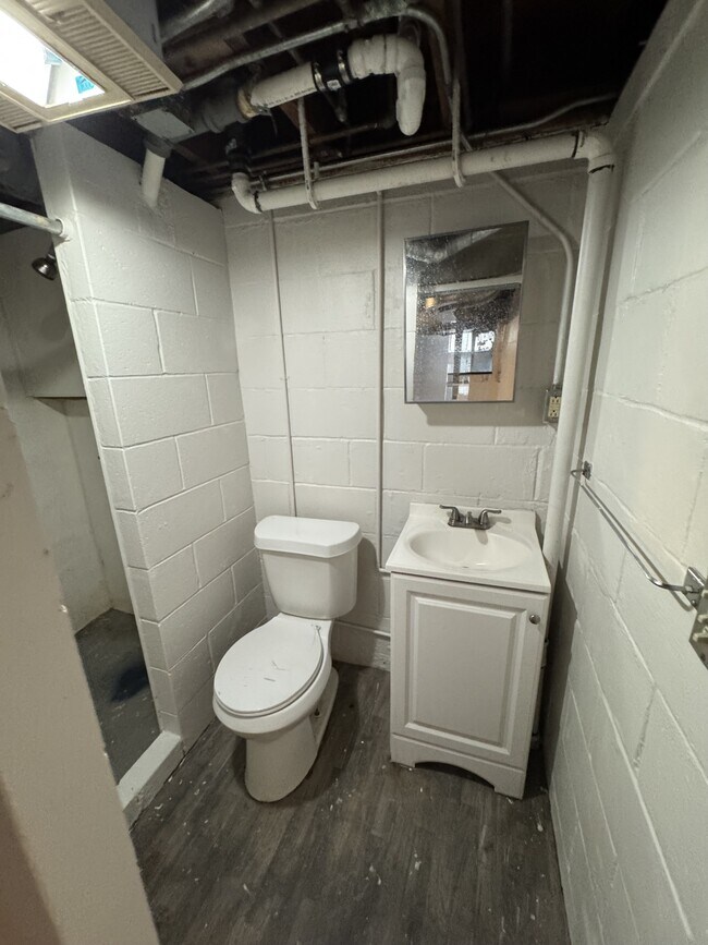 Building Photo - 4725 N 60th St