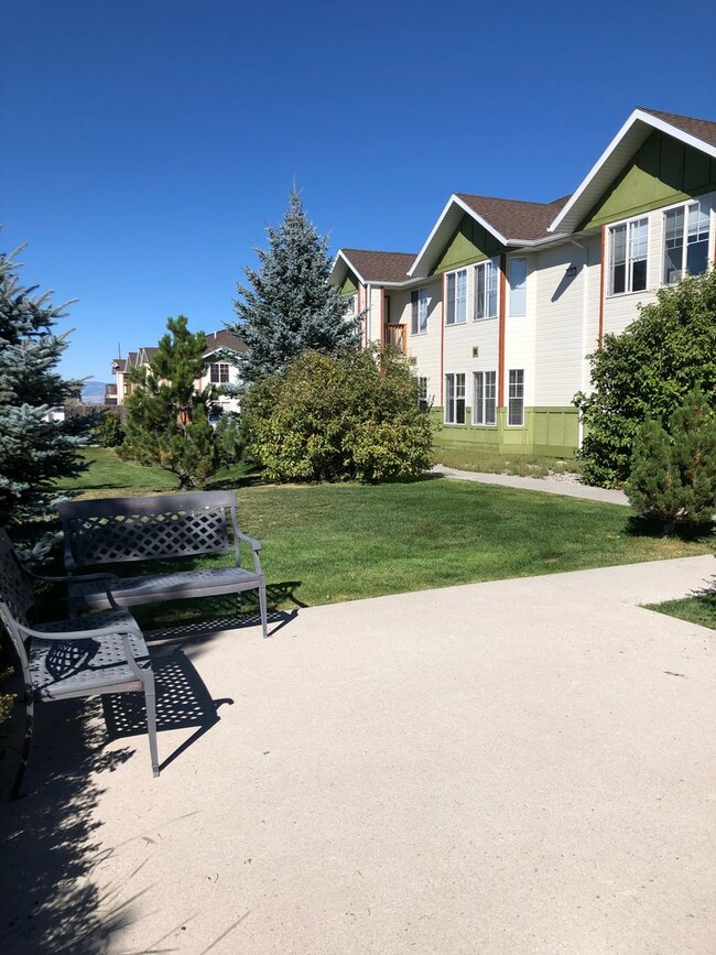 Primary Photo - Spacious 3-Bedroom Condo with Bridger View...