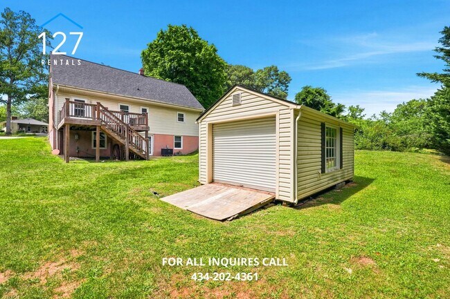 Building Photo - Spacious 4-Bedroom Single Family home with Large Backyard & Ample Storage