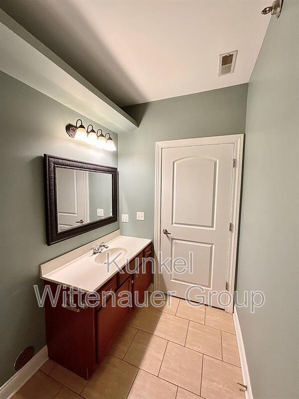 Building Photo - 409 W Washington St