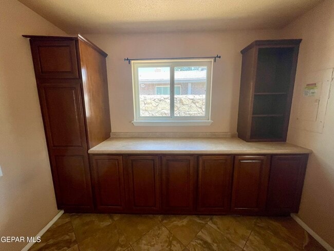 Building Photo - 9004 Lait Dr