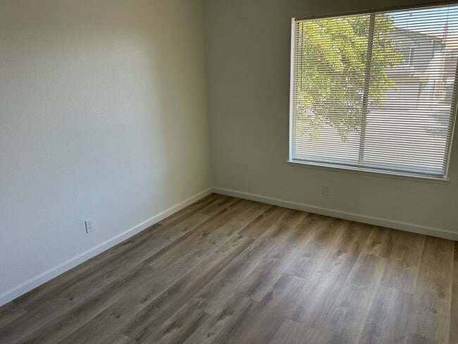 Building Photo - Remodeled 4 Bedroom, 2.5 Bath Home