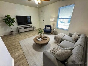 Building Photo - 1605 Benttree Dr