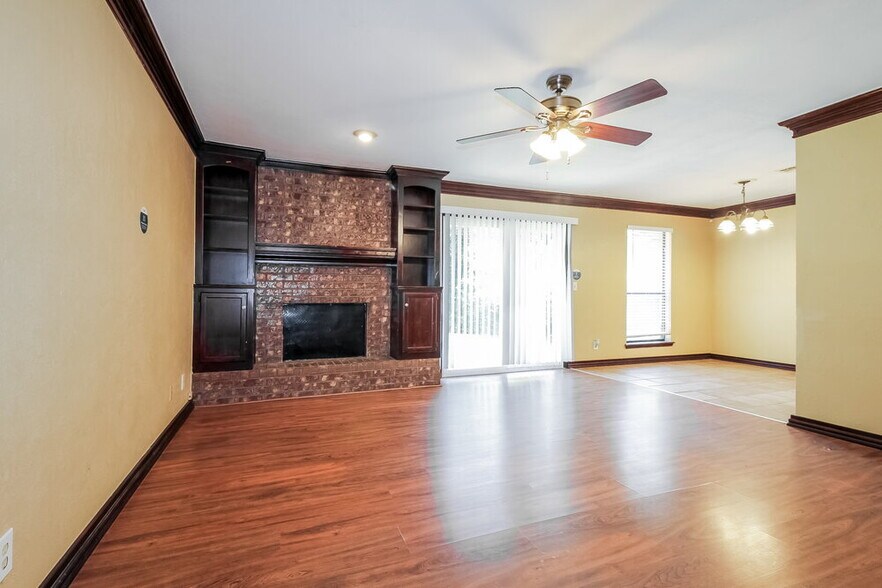 Building Photo - 1104 Meadow Lake Dr