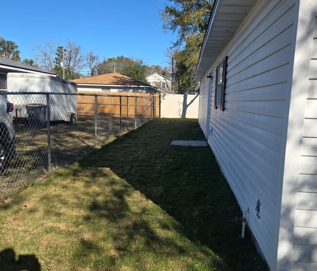 Building Photo - Charming and Newly Renovated 3BR 2BA Home in Jacksonville