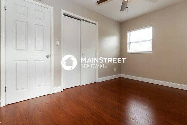 Building Photo - 4 Bedroom Pet-Friendly Home in Palm Harbor...