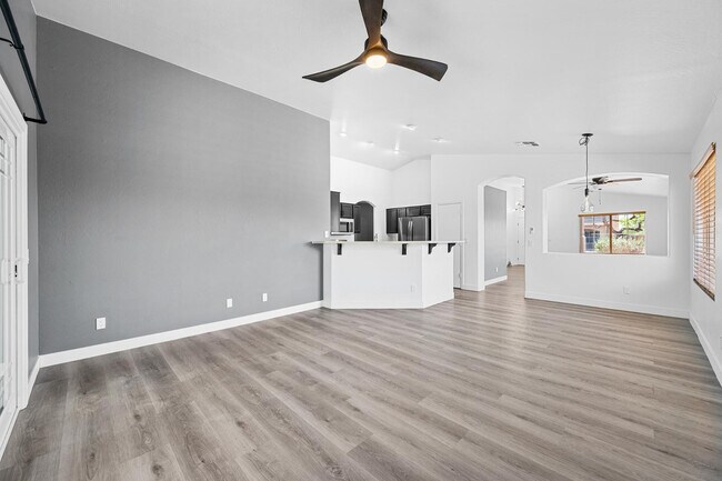Building Photo - 22994 W Solano Dr