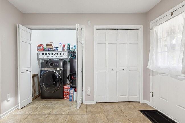 Building Photo - Move In Ready 4 Bedroom House in Yorktown!