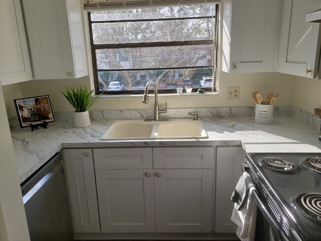 Building Photo - 6057 Topher Trail