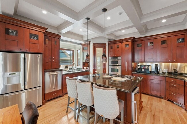 Building Photo - Refined Elegance Meets Modern Innovation i...