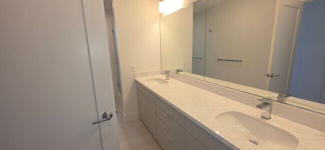 Building Photo - Luxury New Build with 2 En-Suites | Quartz Kitchen | Prime Fremont Location