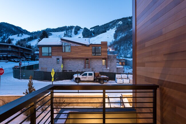 Building Photo - 126 Juan St