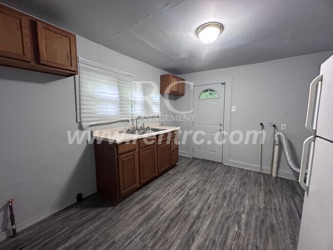 Building Photo - 708 Harmon-