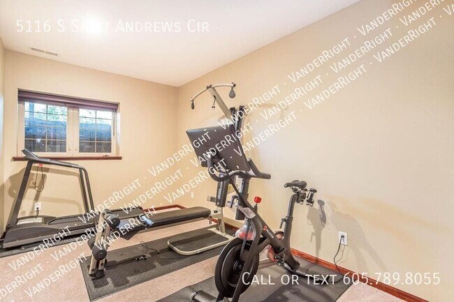 Building Photo - 5116 S St Andrews Cir