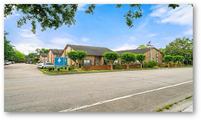 Building Photo - Cedar Wood