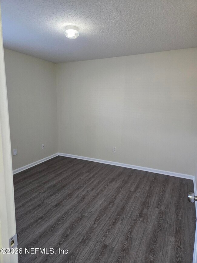 Building Photo - 1928 W Willow Branch Ln