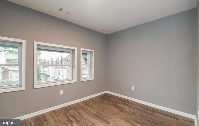 Building Photo - 207 S 49th St