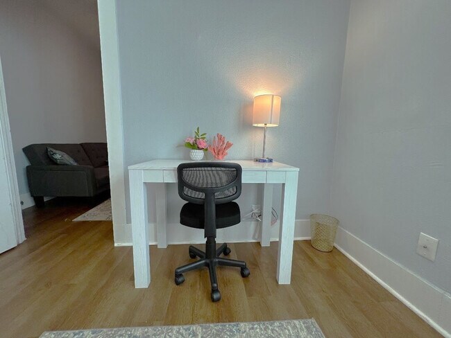 Building Photo - 1525 5th St