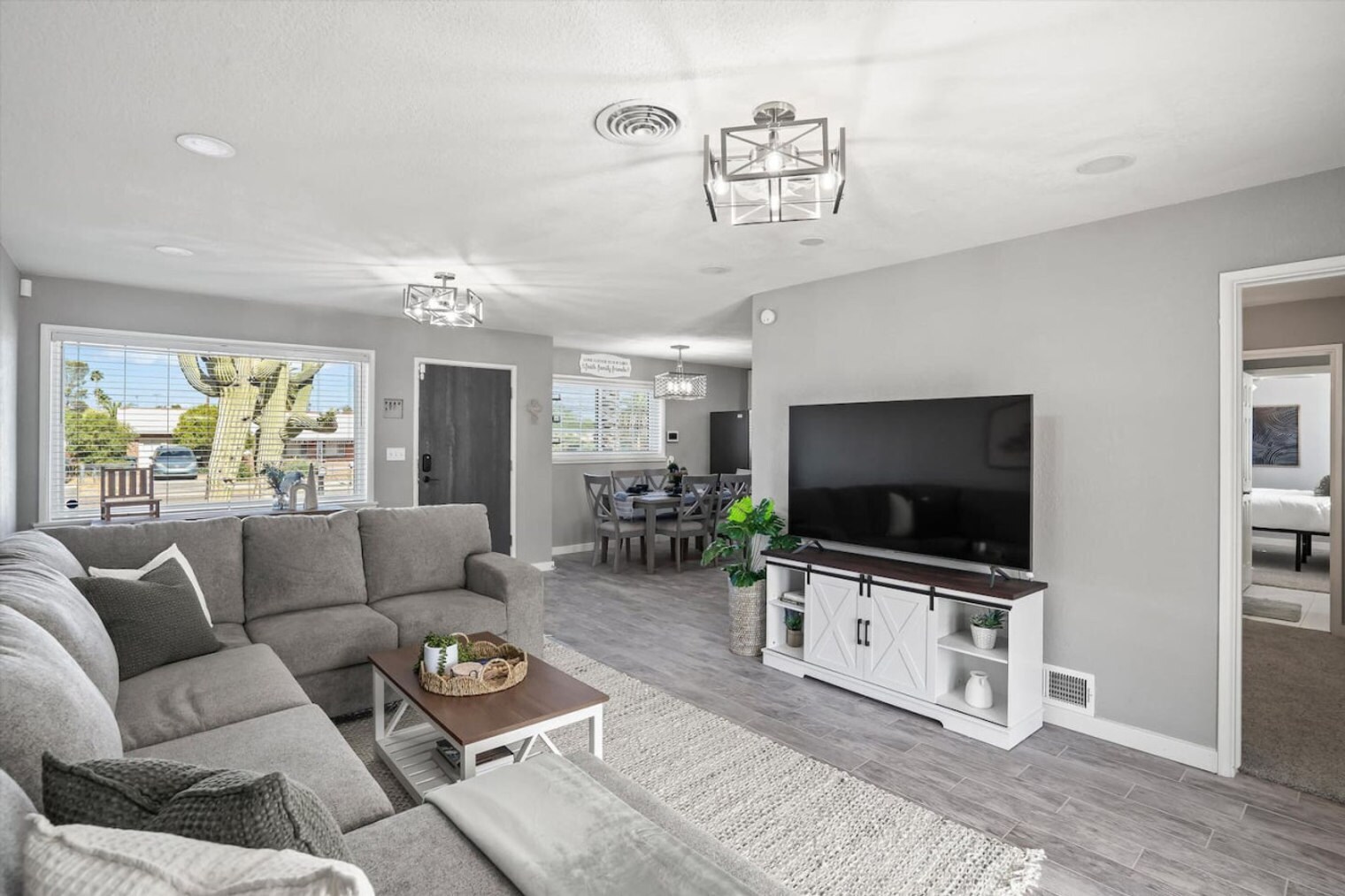 Building Photo - 2764 N Warren Ave