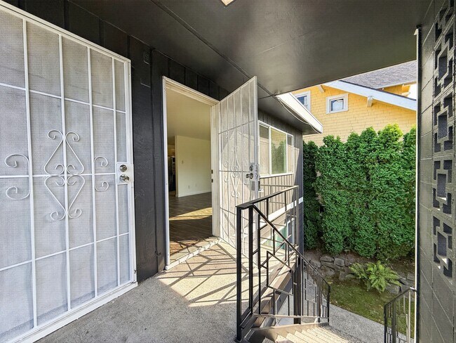 Building Photo - 3217 Norton Ave