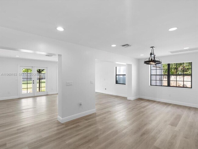 Building Photo - 8 SW 11th St