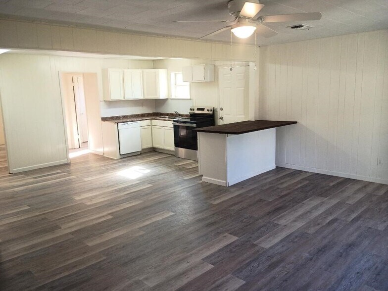 Building Photo - 1558 N Fletcher St