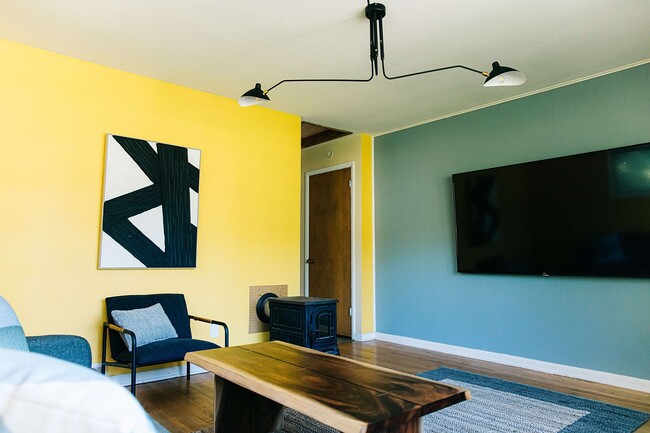 Building Photo - Hermina Duplex