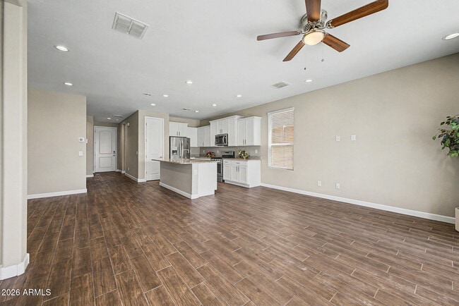 Building Photo - 2011 W Yellowbird Ln