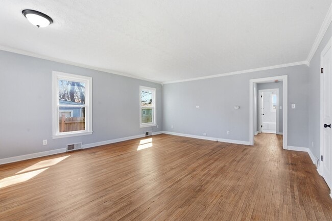 Building Photo - 1440 E Locust St