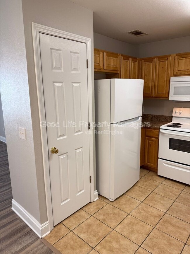 Building Photo - 8458 Chisholm Rd