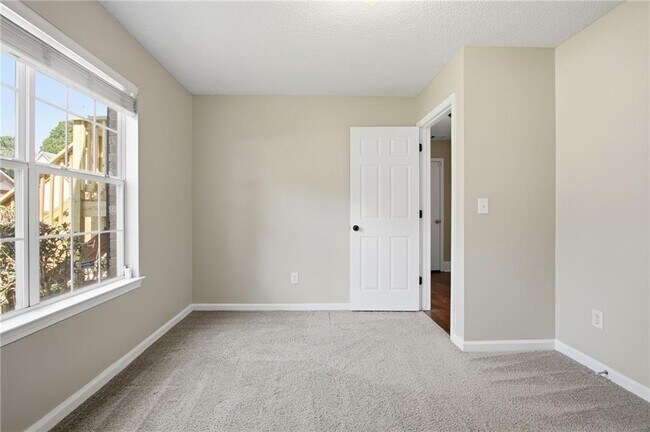 Building Photo - 5949 Idlewood Pl