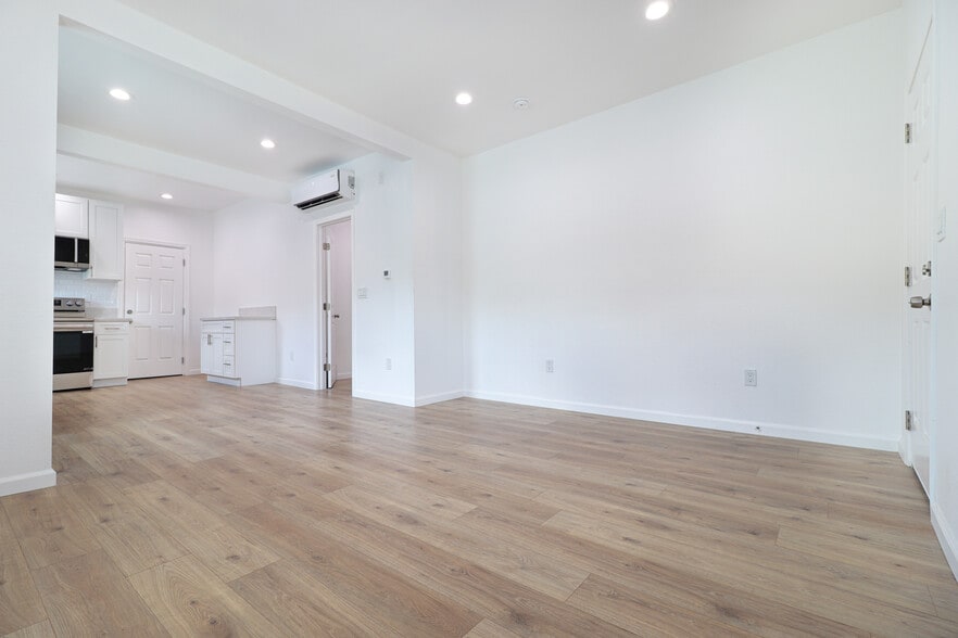 Building Photo - 4538 1/2 Dozier St