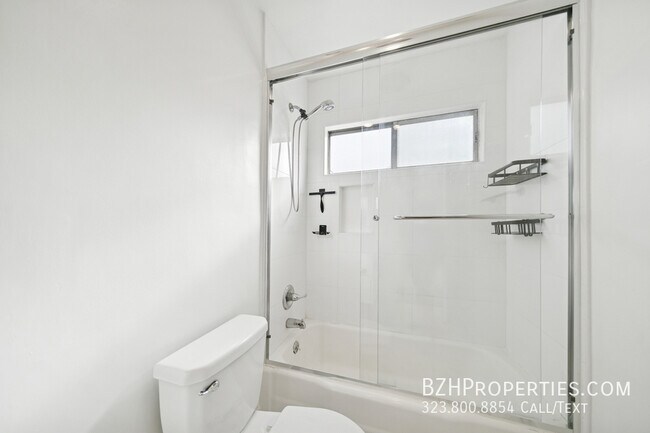 Building Photo - 7548 Hampton Ave