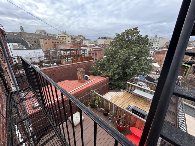 Building Photo - 1326 Vermont Ave NW
