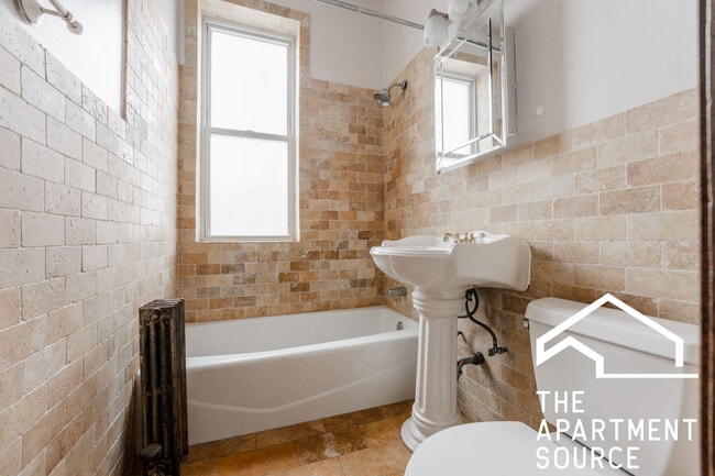 Building Photo - 4755 N Sawyer Ave