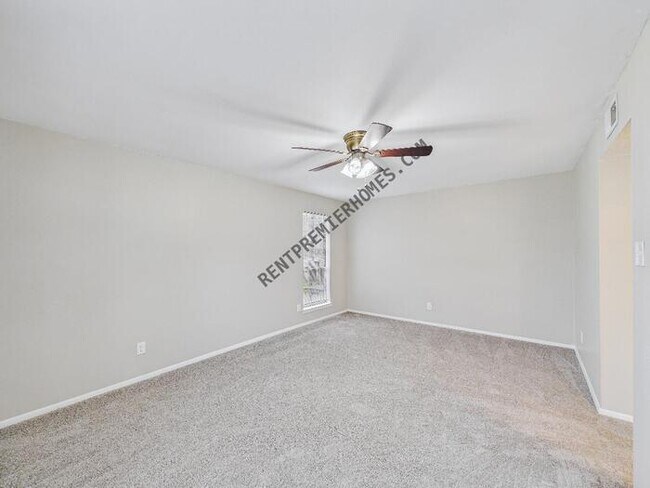 Building Photo - 25 Del Tara Dr