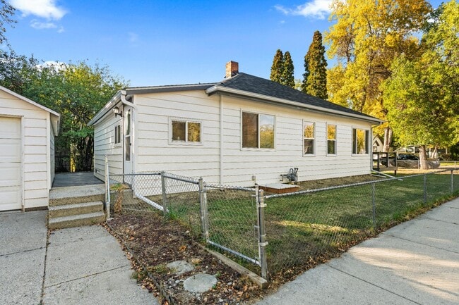 Building Photo - 402 Burlington Ave