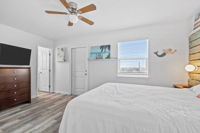 Building Photo - 139 W Palm