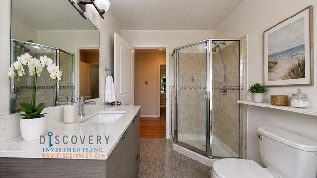 Building Photo - 4 Bedroom Mid-Century Oakmore Home With Views of Bay