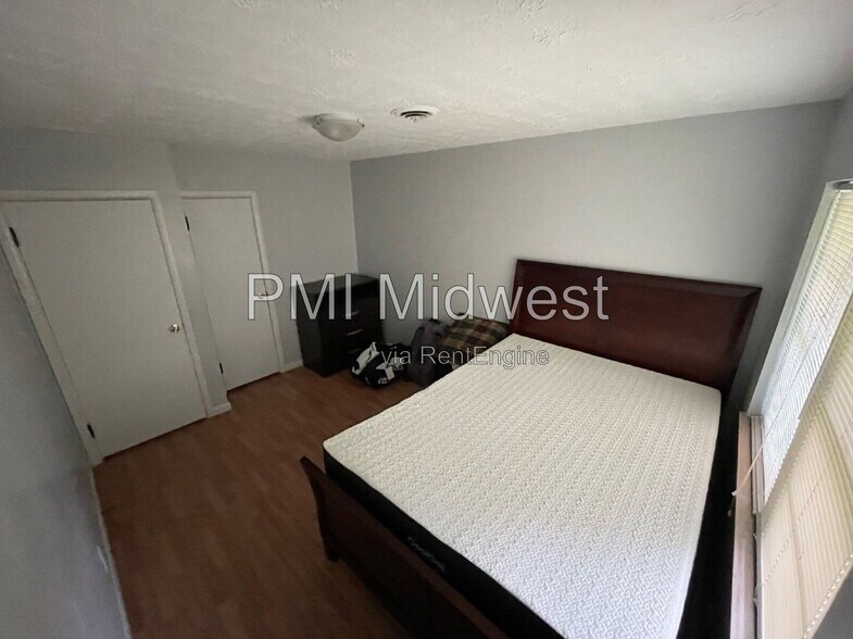 Building Photo - 2920 Highwoods Dr E
