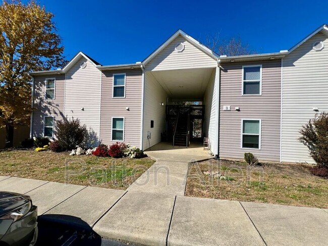 Building Photo - 8 Zell Ln